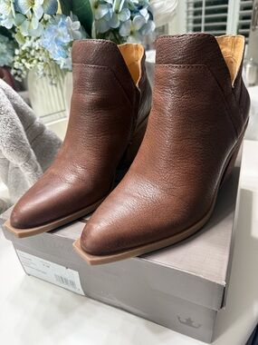 Crown Vintage Women's Brown Pointed Leather Ankle Booties